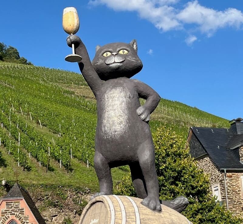 Zeller Schwarze Katz: la gata negra del vino y el enoturismo
